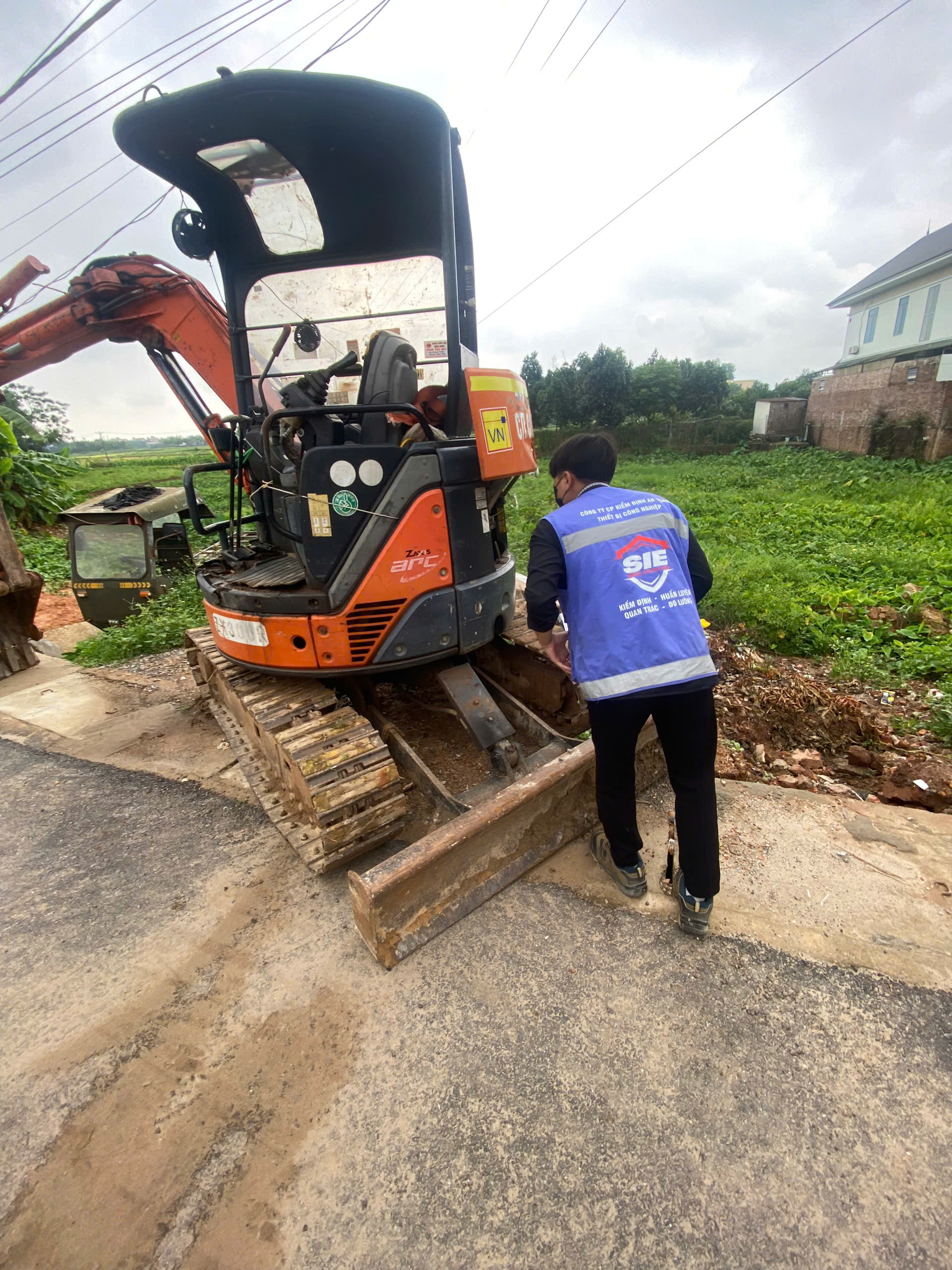 Kiểm định máy xúc tại Viglacera